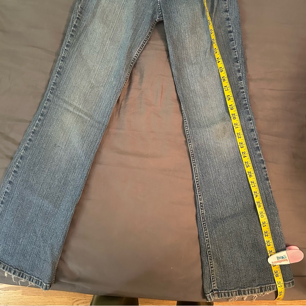 Aeropostale Women’s low rise flare jeans Size 5/6 Short